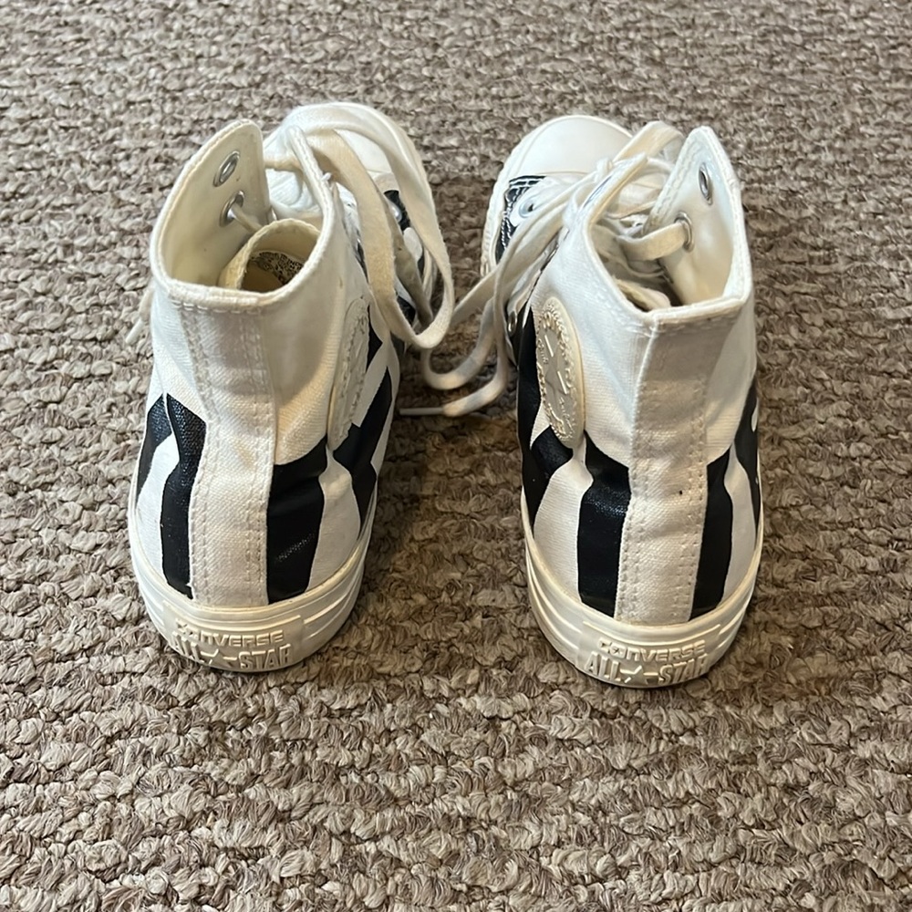 Converse - Picture 2 of 4